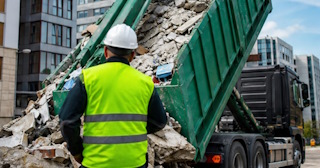 Вывоз строительного мусора в Нижнеудинске: услуги лицензированной компании — ПроМусор